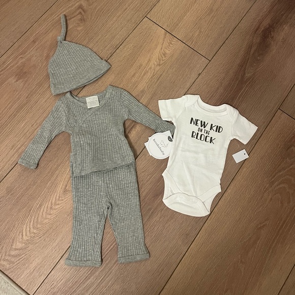 Koala Kids Other - NWT! Koala Kids Gray Ribbed Set with White Bodysuit